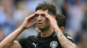 نجم إنجليزي سابق يطالب توماس توخيل باستبعاد جون ستونز من كأس العالم